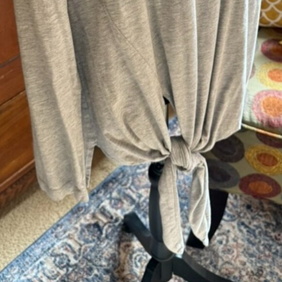 Soft Surroundings Gray Pullover Tie Waist Top Size Large - Picture 7 of 7